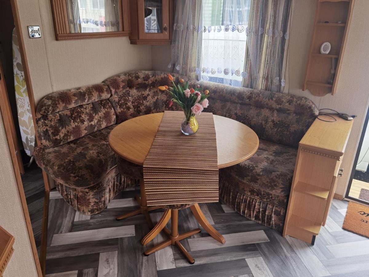 Lochlands caravan park X Villa Forfar Exteriör bild